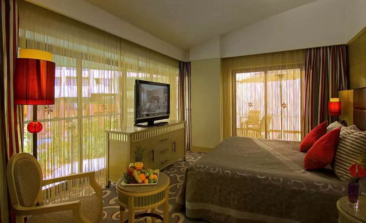 CORNELIADIAMOND_SHABAVIZ (26).jpg